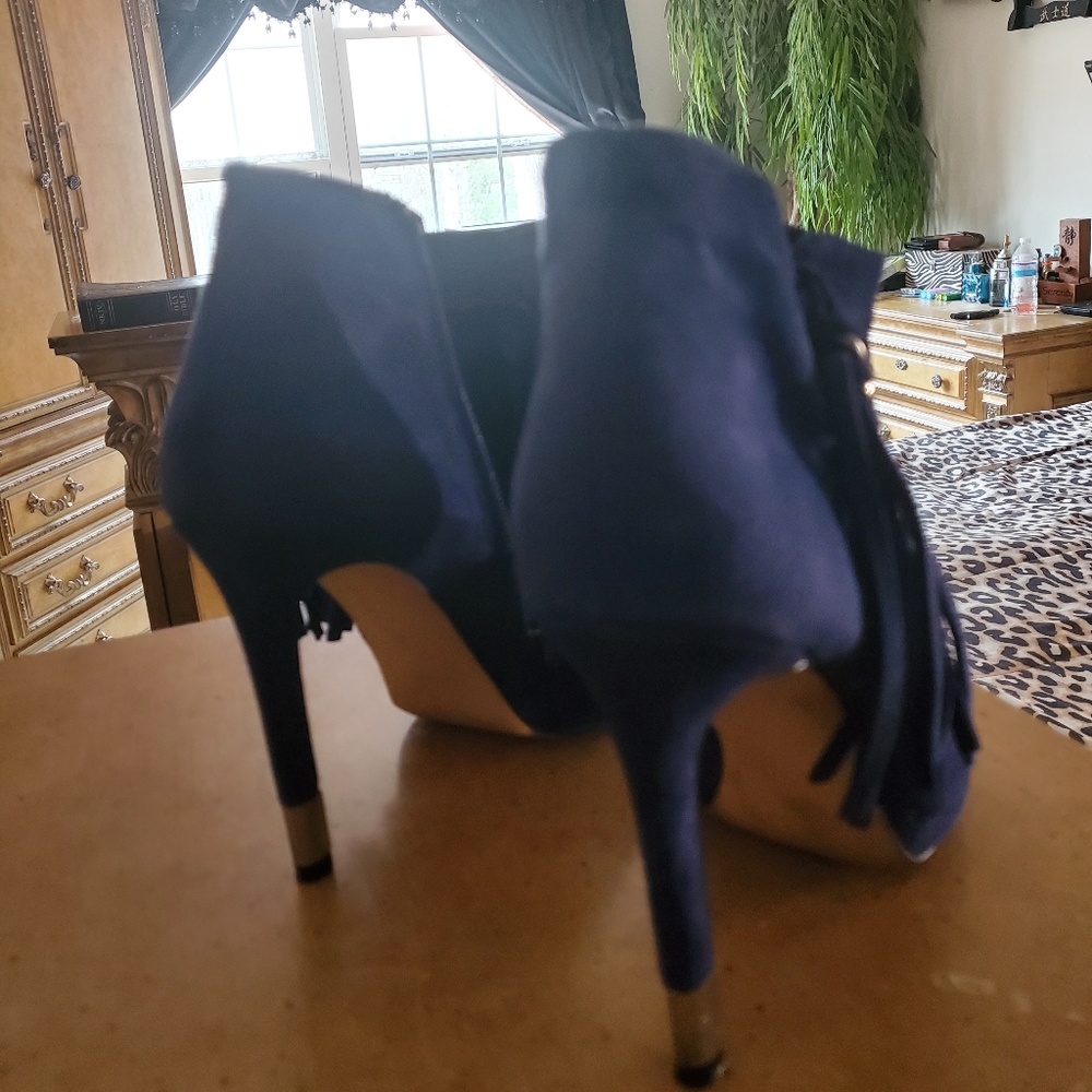 Guess Booties - Picture 3 of 6